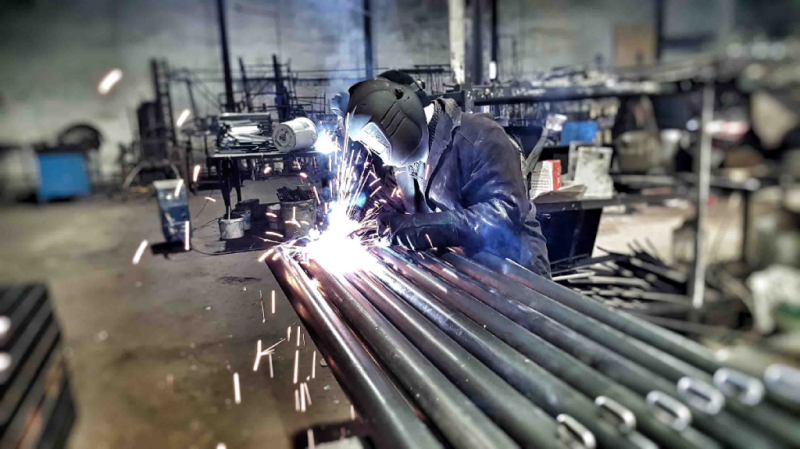 Какие материалы используют при изготовлении уличного спортивного оборудования в Пензе?